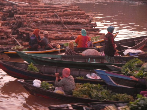 The floating market was an experience worth the trip